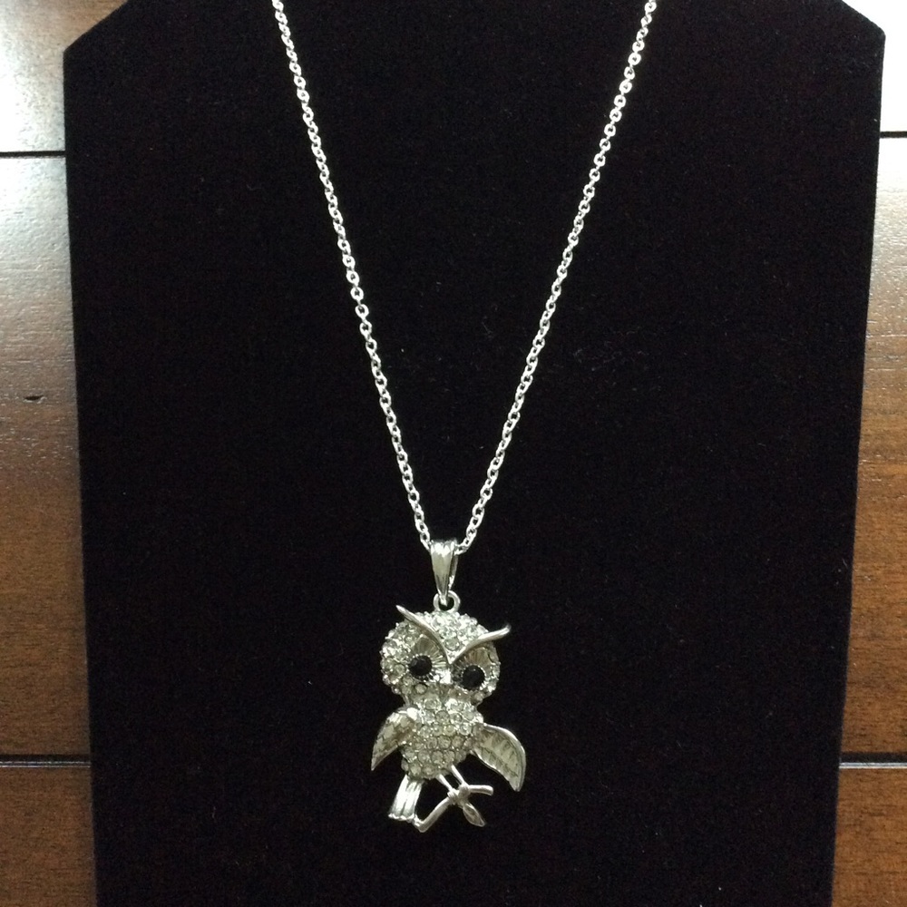 Rhinestone Adorable Owl Necklace.